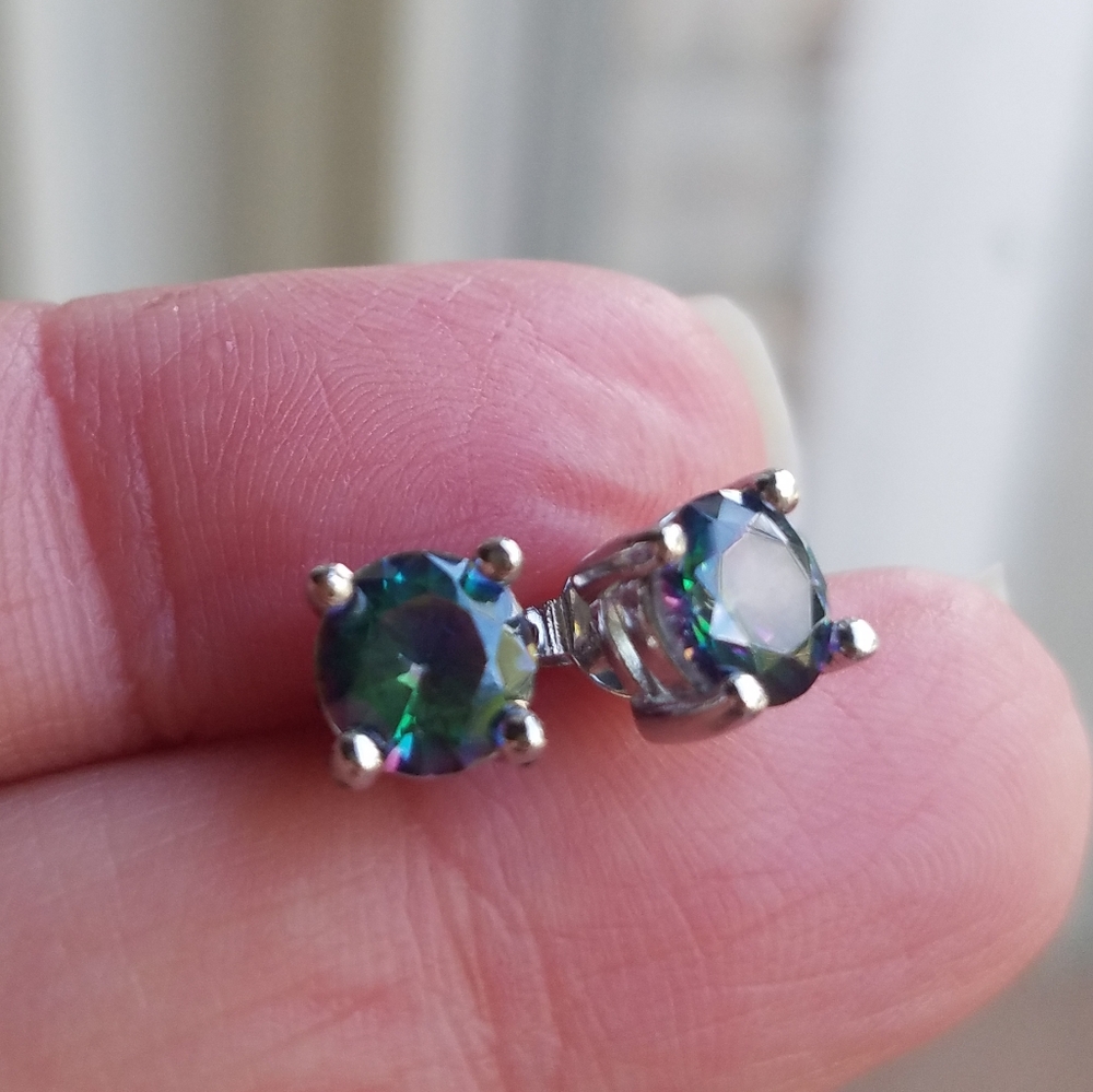 Swarovski Elements 925 Silver Solitaire Studs NEW - Picture 6 of 8